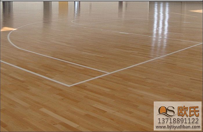 楓樺木籃球地板,時(shí)尚而簡約!