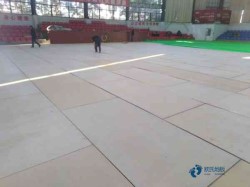 小學俄勒岡松舞臺體育場地地板施工